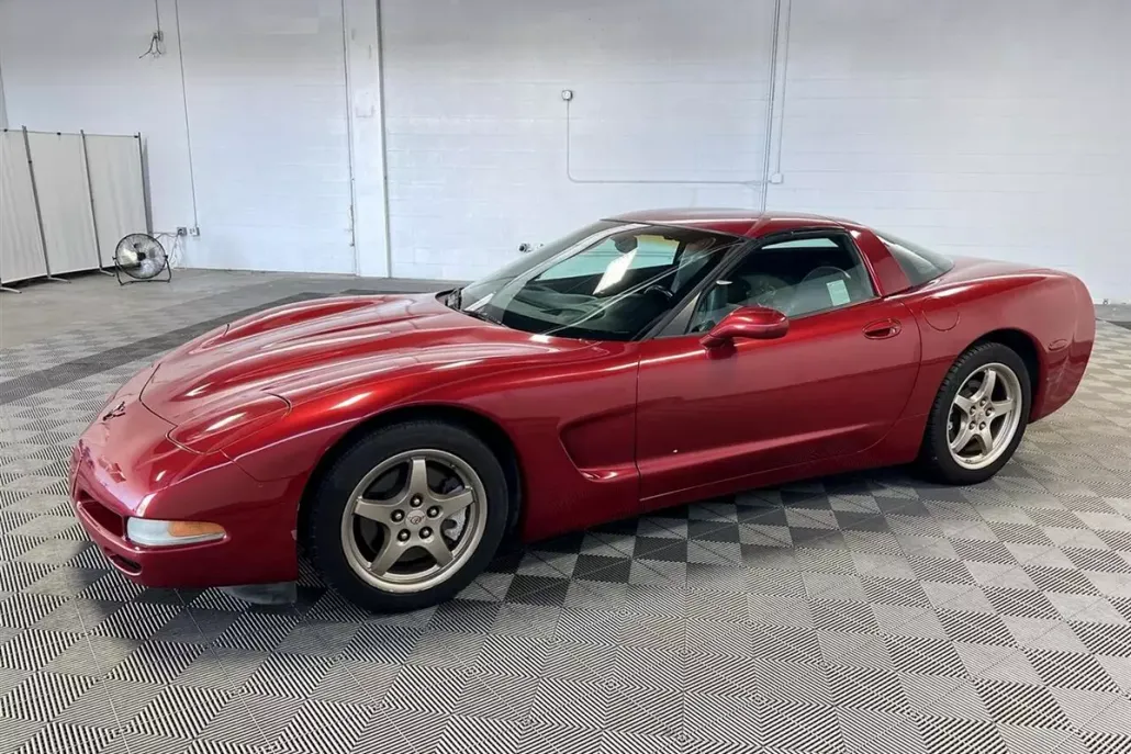 2004 Chevrolet Corvette photo 1