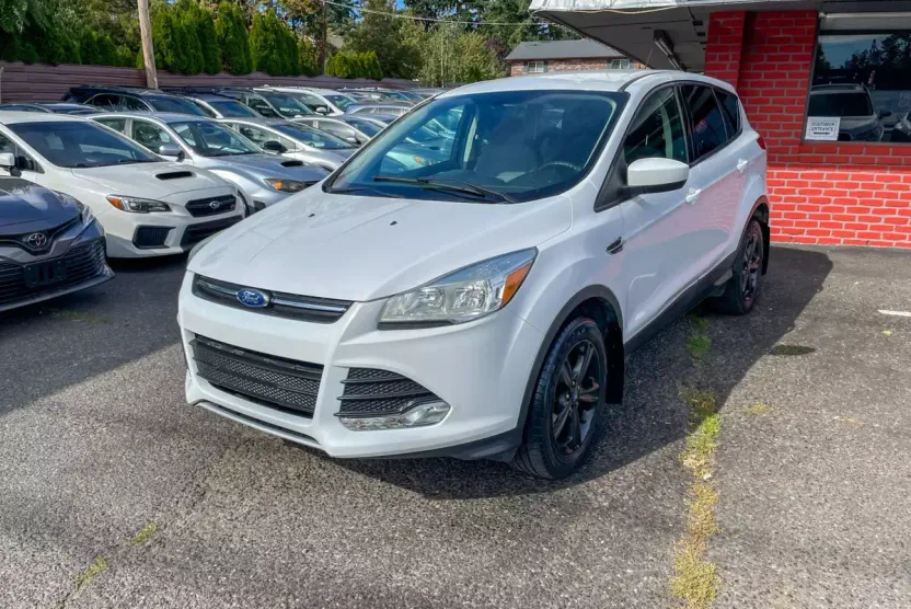 2016 Ford Escape SE Sport photo 1