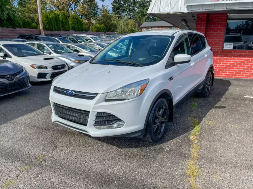 2016 Ford Escape SE Sport photo 1