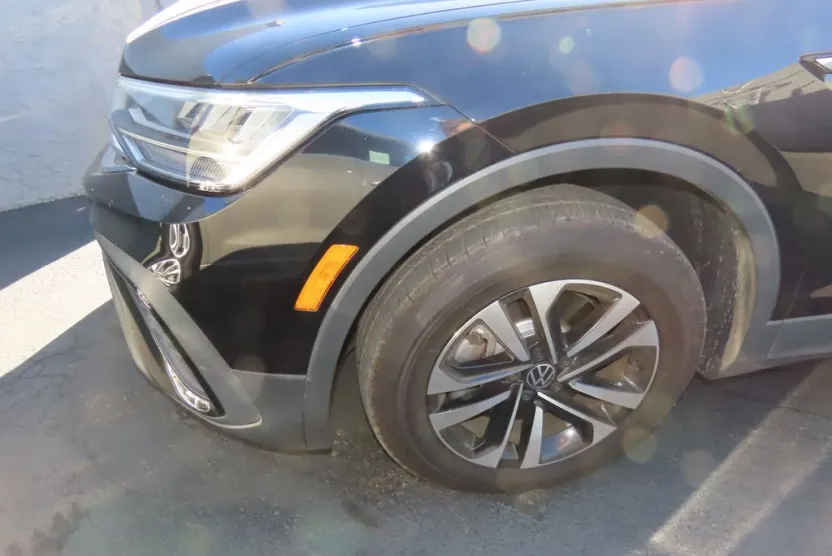 2023 Volkswagen Tiguan S photo 1