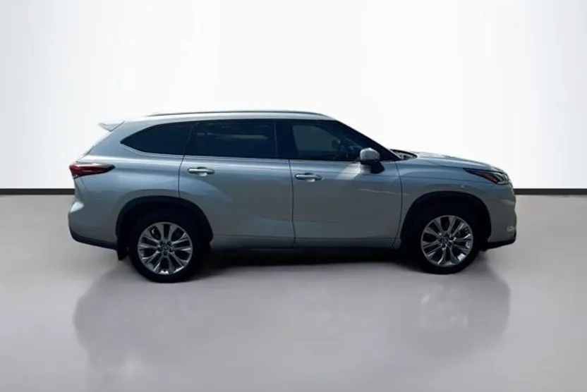 2023 Toyota Highlander Limited photo 1