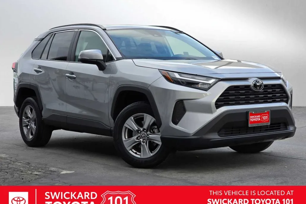2023 Toyota RAV4 XLE photo 1