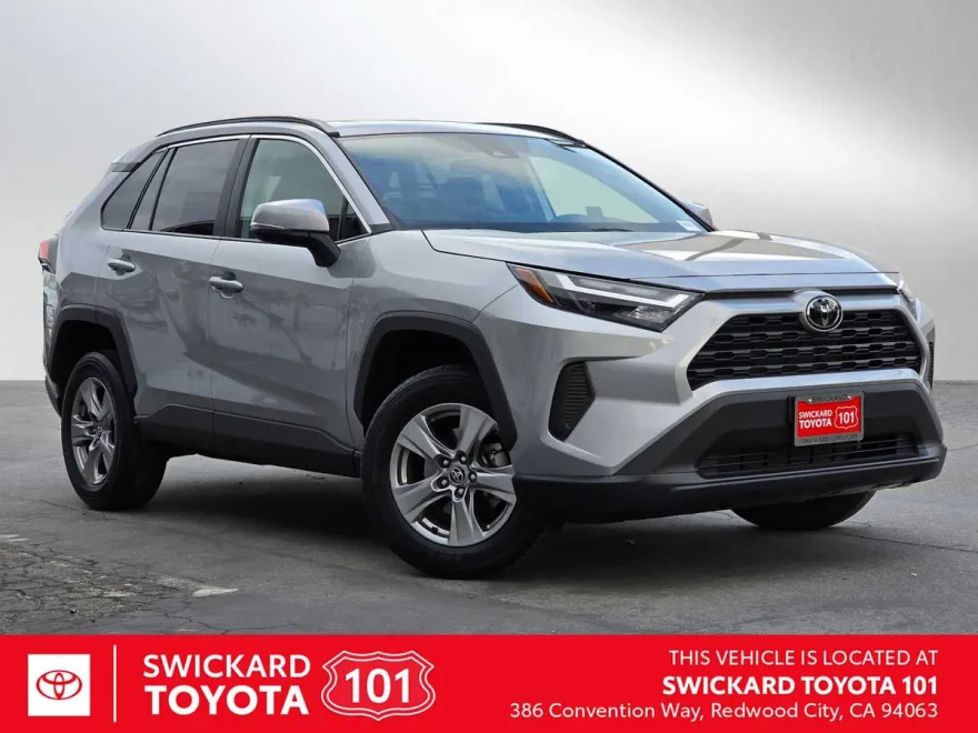 2023 Toyota RAV4 XLE photo 1