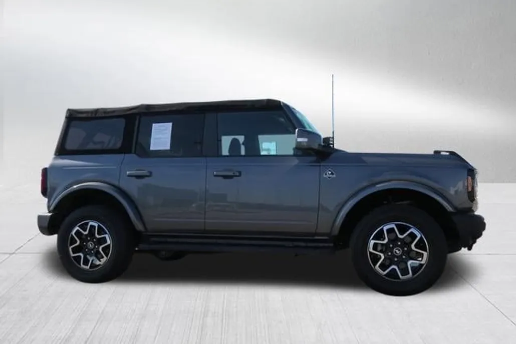 2022 Ford Bronco Outer Banks photo 1