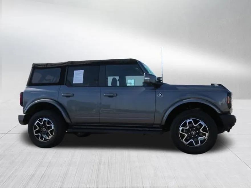 2022 Ford Bronco Outer Banks photo 1