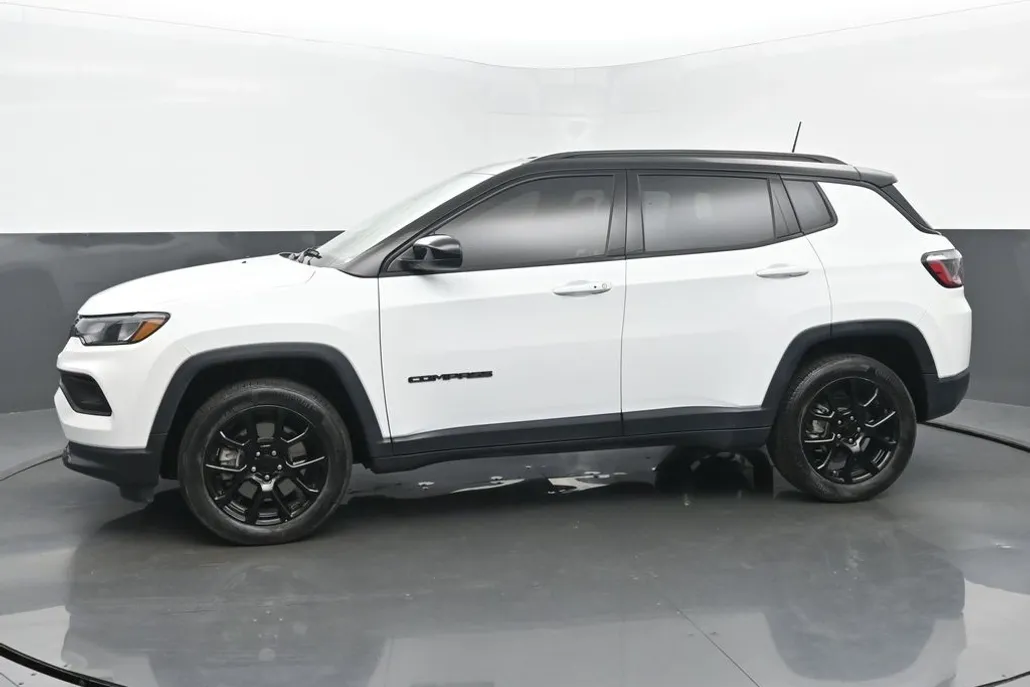 2024 Jeep Compass Latitude photo 1