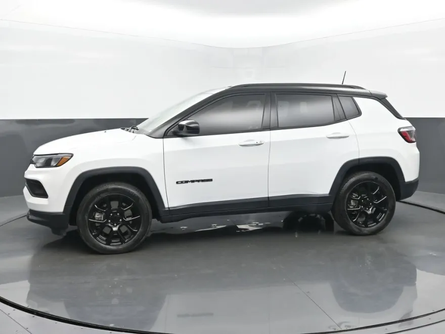 2024 Jeep Compass Latitude photo 1