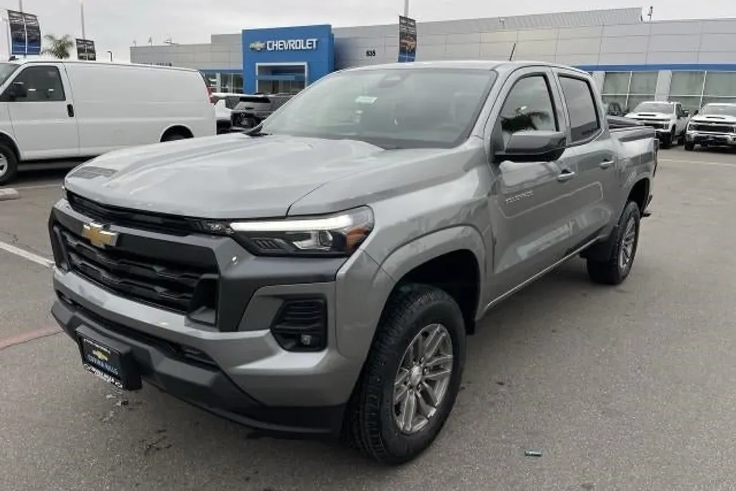 2025 Chevrolet Colorado Work Truck LT photo 1