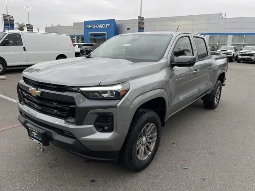 2025 Chevrolet Colorado Work Truck LT photo 1