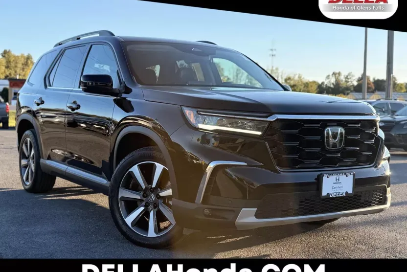 2023 Honda Pilot Touring photo 1