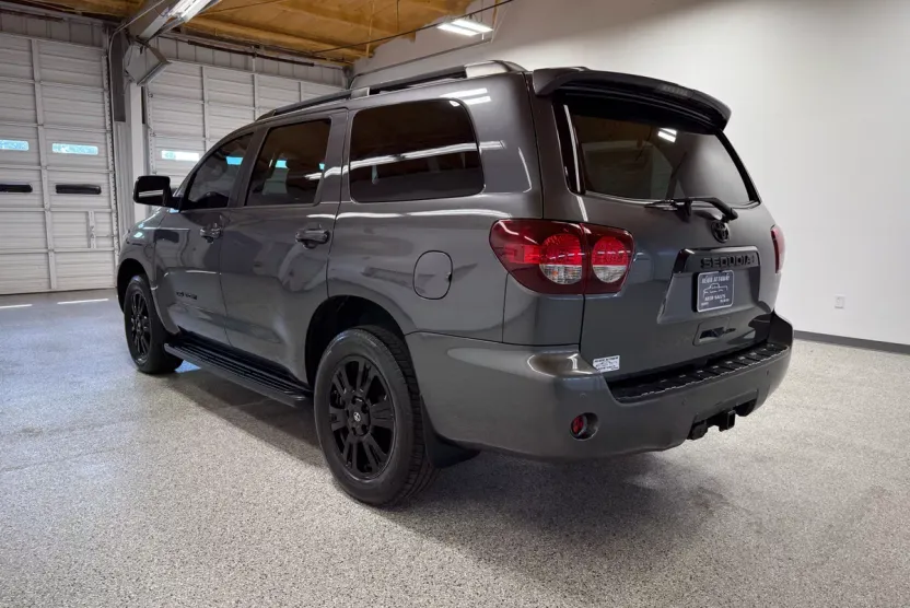 2020 Toyota Sequoia SR5 photo 1
