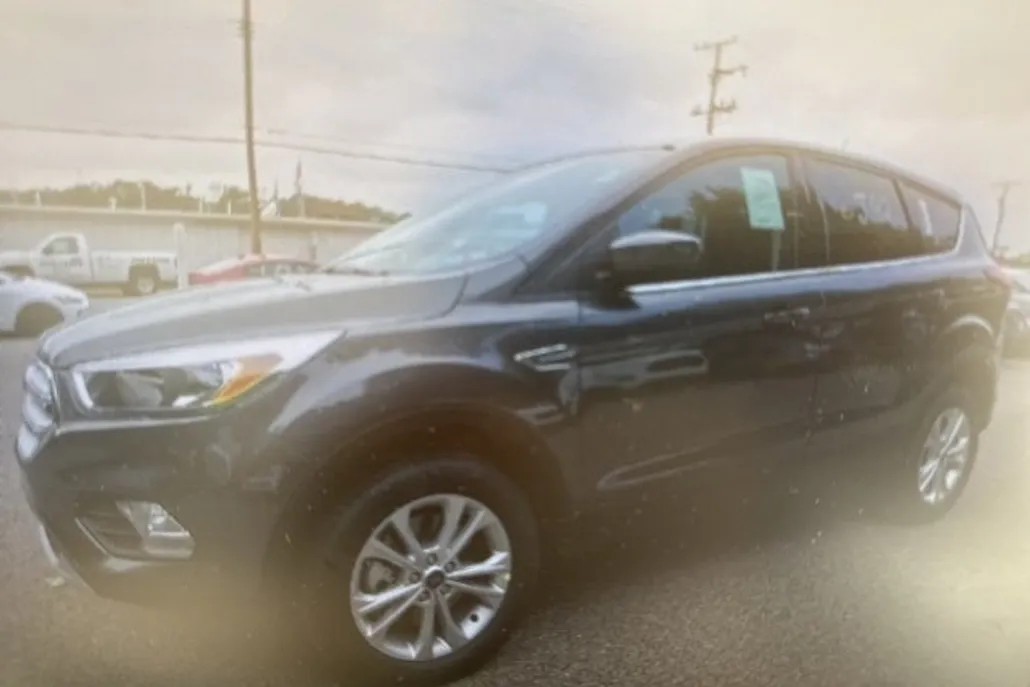 2019 Ford Escape SEL photo 1