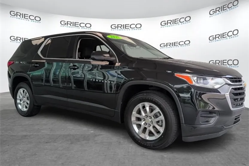 2021 Chevrolet Traverse LS photo 1