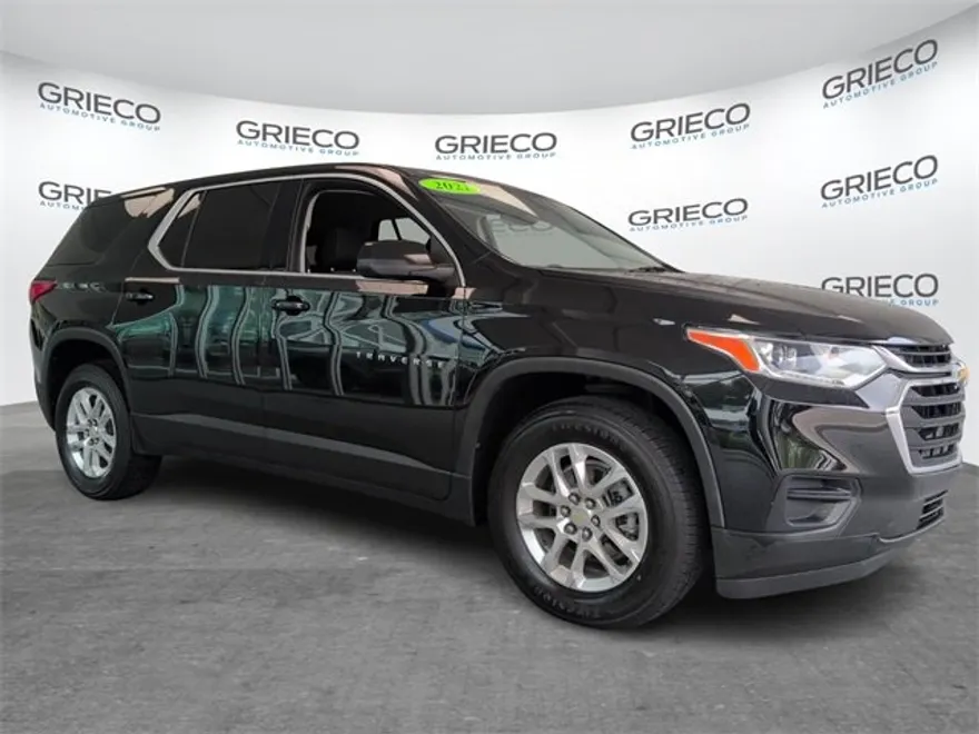 2021 Chevrolet Traverse LS photo 1