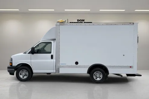 2024 Chevrolet Express Cutaway 3500 photo 2
