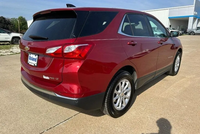 2019 Chevrolet Equinox LT photo 1