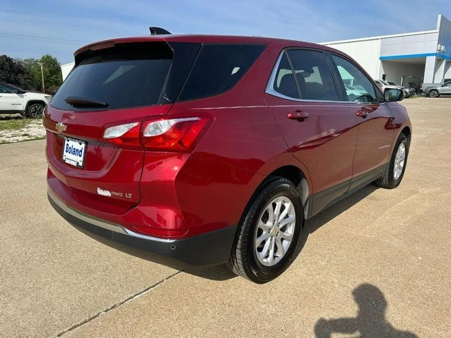 2019 Chevrolet Equinox LT photo 1