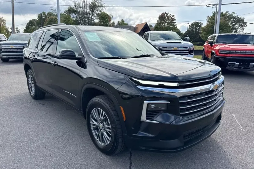 2025 Chevrolet Traverse photo 1
