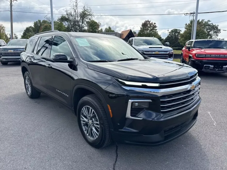 2025 Chevrolet Traverse photo 1