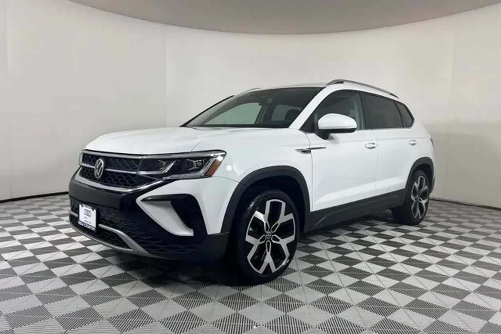 2022 Volkswagen Taos SEL photo 1
