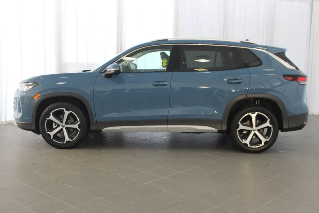 2025 Volkswagen Tiguan SE photo 1