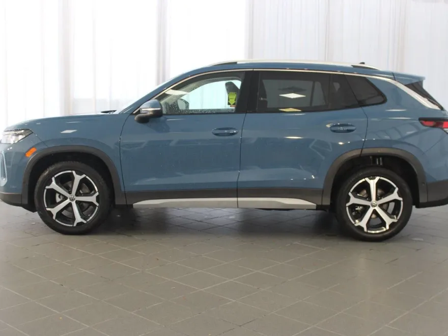 2025 Volkswagen Tiguan SE photo 1