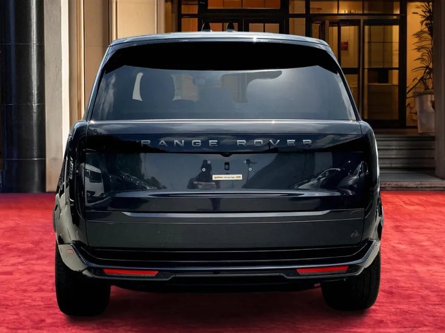 2025 Land Rover Range Rover SE photo 1