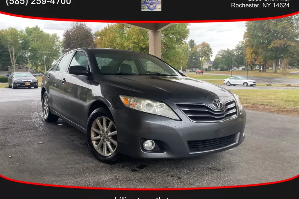 2011 Toyota Camry XLE photo 1