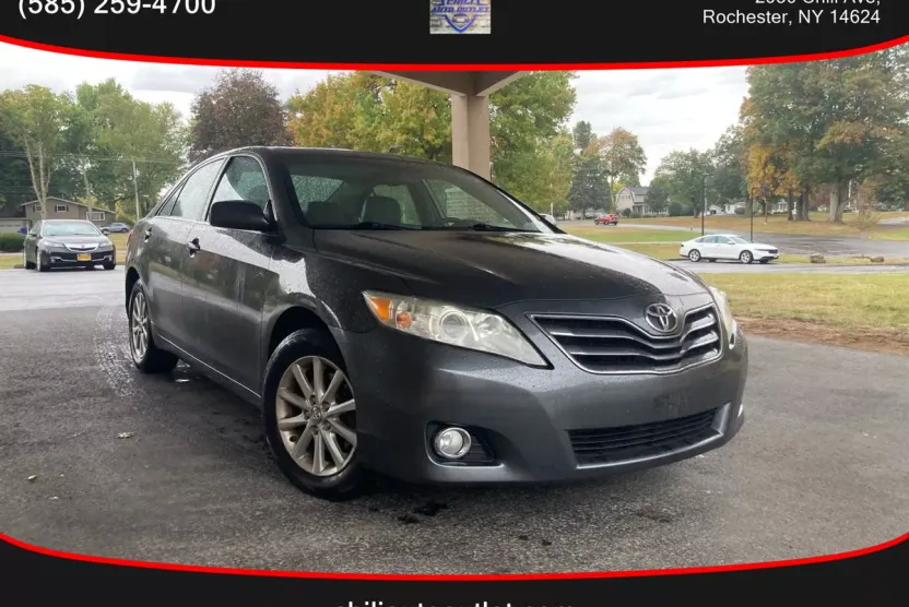 2011 Toyota Camry XLE photo 1