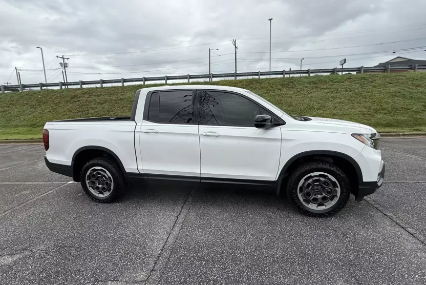 2024 Honda Ridgeline Sport photo 1