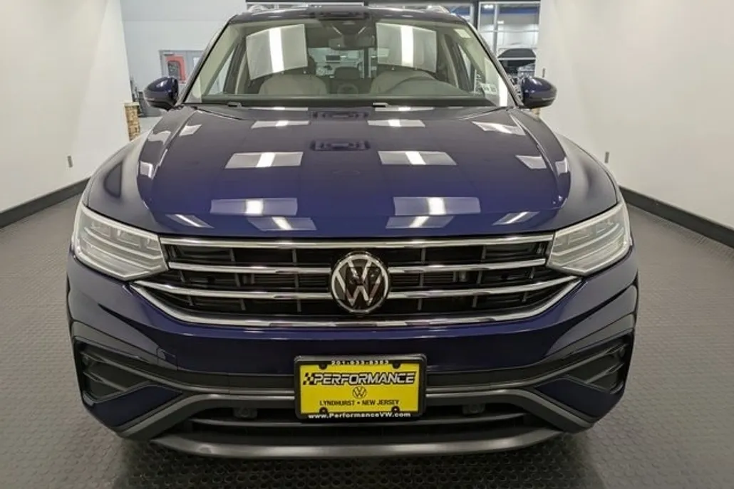 2022 Volkswagen Tiguan SE photo 1