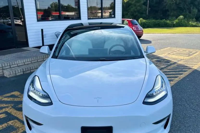 2020 Tesla Model 3 Standard Range photo 1