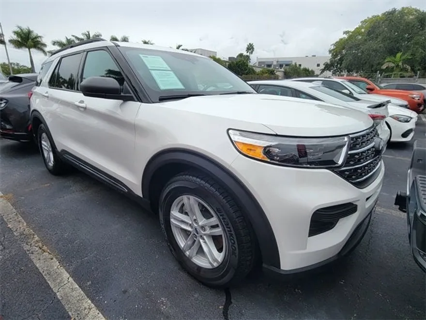 2023 Ford Explorer XLT photo 1