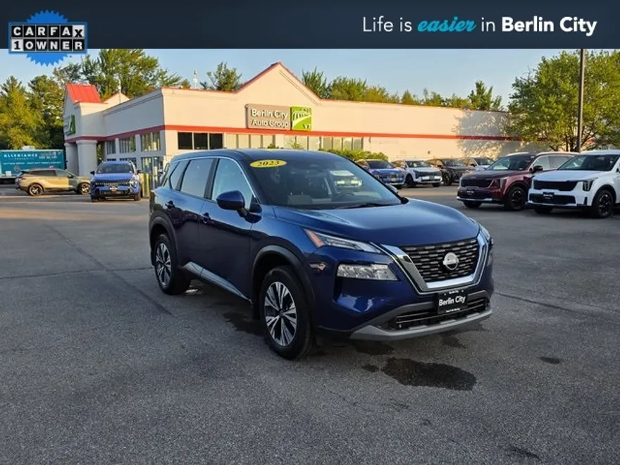2023 Nissan Rogue SV photo 1