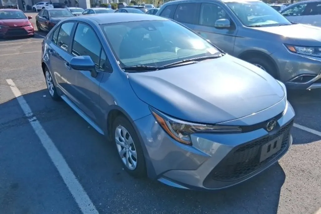 2022 Toyota Corolla LE photo 1