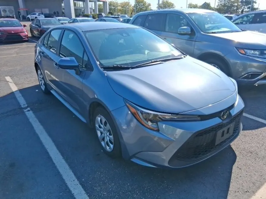 2022 Toyota Corolla LE photo 1