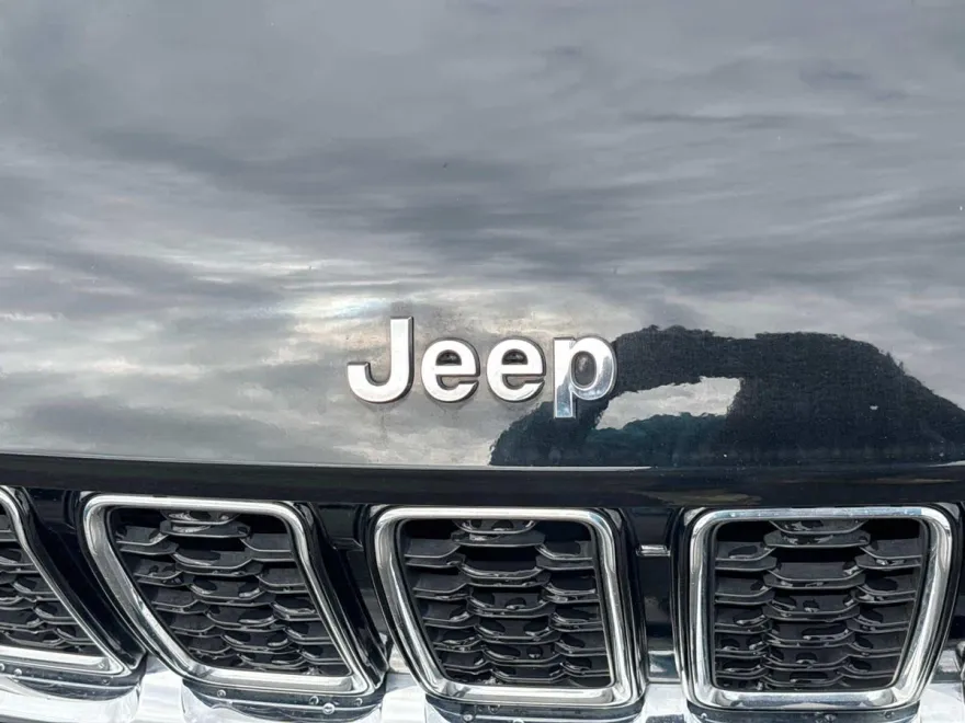 2023 Jeep Grand Cherokee Limited photo 1