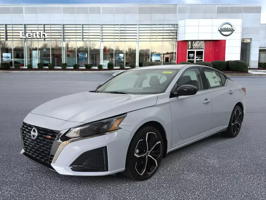 2025 Nissan Altima SR photo 1