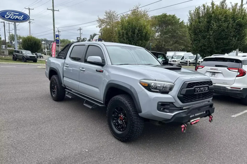 2017 Toyota Tacoma Pro photo 1