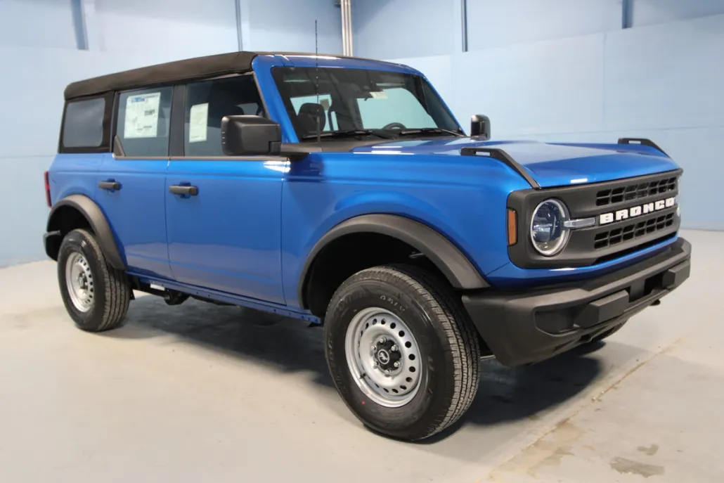 2025 Ford Bronco Base photo 1