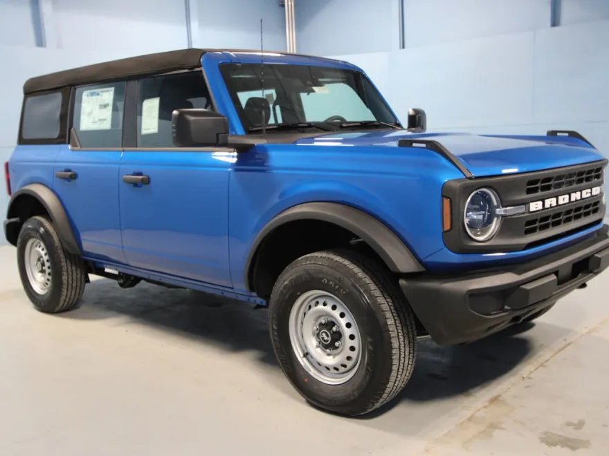 2025 Ford Bronco Base photo 1