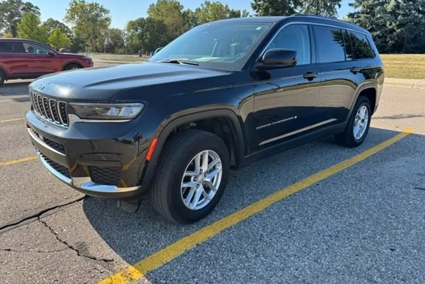 2022 Jeep Grand Cherokee Laredo photo 1