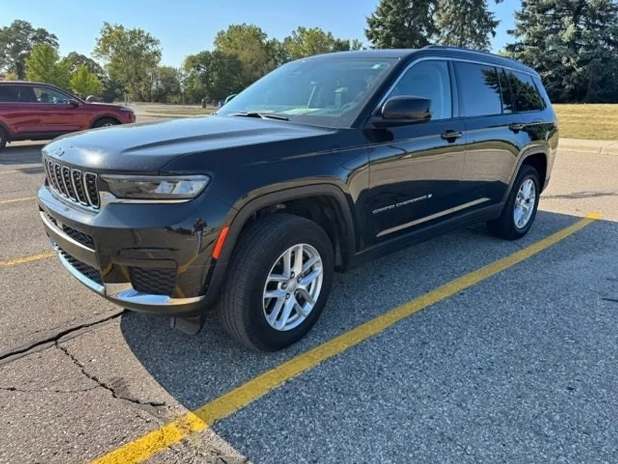 2022 Jeep Grand Cherokee Laredo photo 1
