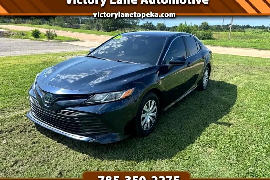 2019 Toyota Camry Hybrid LE photo 1