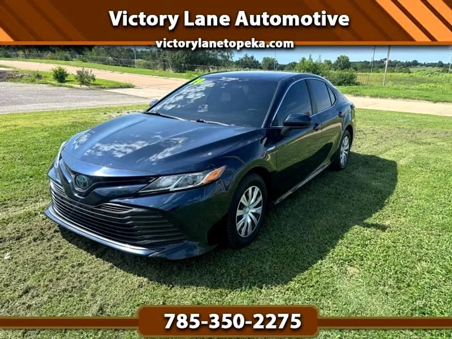 2019 Toyota Camry Hybrid LE photo 1