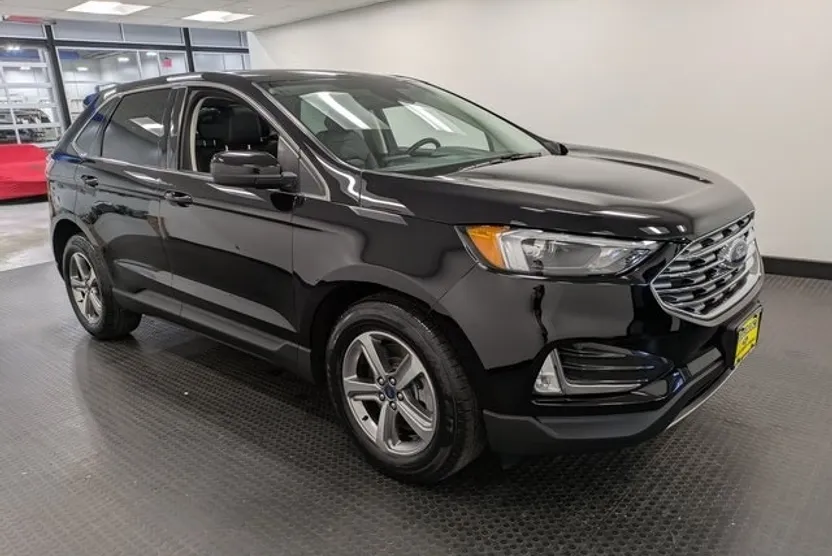 2022 Ford Edge SEL photo 1