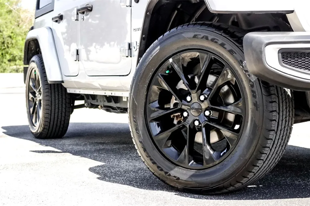 2023 Jeep Wrangler Sahara 4xe photo 1
