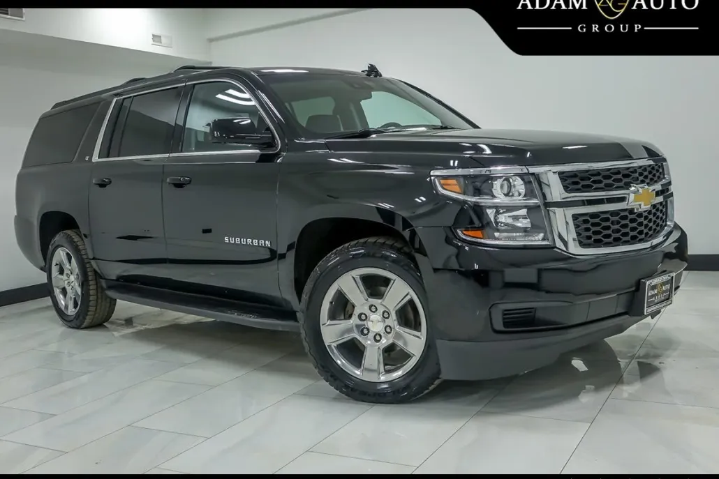 2020 Chevrolet Suburban LT photo 1