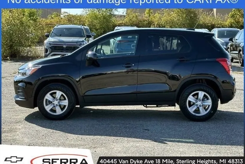 2022 Chevrolet Trax LS photo 1