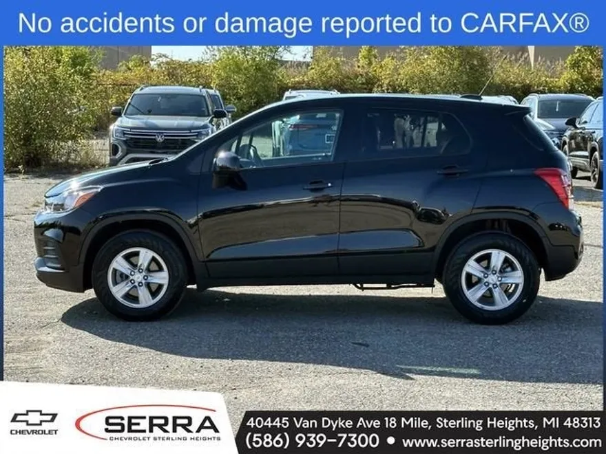 2022 Chevrolet Trax LS photo 1